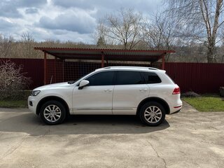 2013 Volkswagen Touareg II, белый, 2690000 рублей, вид 4