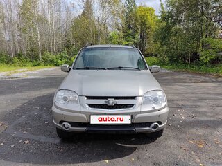 2011 Chevrolet Niva I Рестайлинг, серебристый, 415000 рублей, вид 2