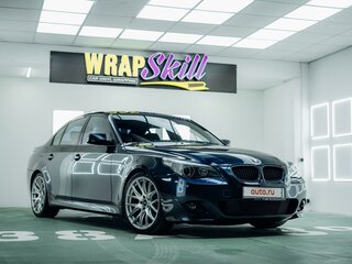 2004 BMW 5 серии 545i V (E60/E61), чёрный, 2500000 рублей, вид 3