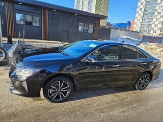 2017 Toyota Camry VII (XV50) Рестайлинг 2, чёрный, 2420000 рублей, вид 3