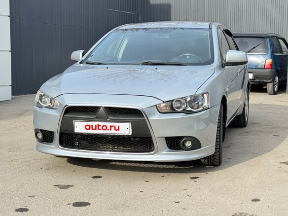 2013 Mitsubishi Lancer X Рестайлинг, серебристый, 785000 рублей - вид 1