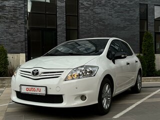 2010 Toyota Auris I Рестайлинг, белый, 1295000 рублей, вид 1