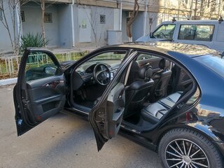 2004 Mercedes-Benz E-Класс 200 III (W211, S211), чёрный, 1050000 рублей, вид 4