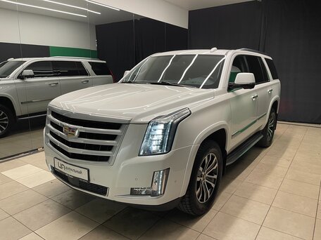 2020 Cadillac Escalade IV, белый, 6000000 рублей, вид 3