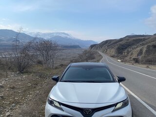 2020 Toyota Camry VIII (XV70), белый, 3300000 рублей, вид 3