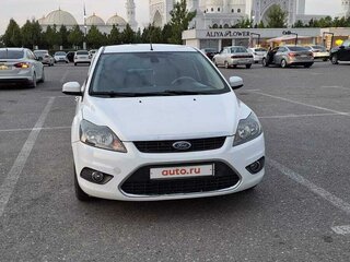 2010 Ford Focus II Рестайлинг, белый, 770000 рублей, вид 2
