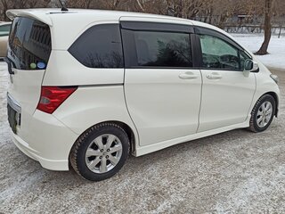 2010 Honda Freed I, белый, 1050000 рублей, вид 4