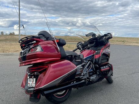 2012 Honda GL 1800 Gold Wing, красный, 2000000 рублей, вид 5