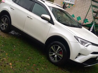 2017 Toyota RAV4 IV (XA40) Рестайлинг, белый, 2250000 рублей, вид 4