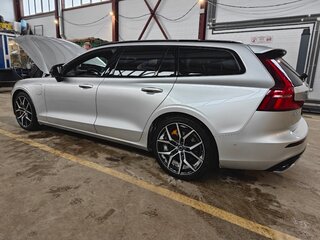 2020 Volvo V60 II, серебристый, 5450000 рублей, вид 4