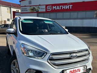 2017 Ford Kuga II Рестайлинг, белый, 1750000 рублей, вид 5