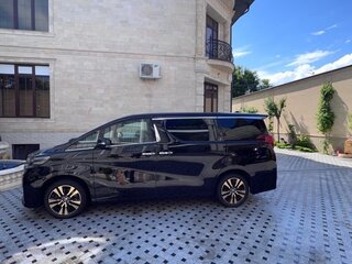2021 Toyota Alphard III Рестайлинг, чёрный, 6490000 рублей, вид 1
