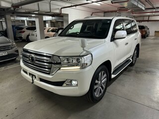 2018 Toyota Land Cruiser 200 Series Рестайлинг 2, белый, 9050000 рублей, вид 1