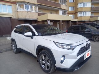 2019 Toyota RAV4 V (XA50), белый, 2700000 рублей, вид 3