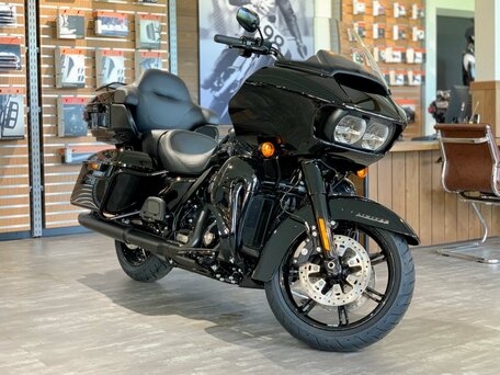 2021 Harley-Davidson Road Glide Limited, чёрный, 3950000 рублей, вид 3