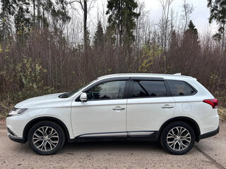 2018 Mitsubishi Outlander III Рестайлинг 2, белый, 2499000 рублей, вид 5