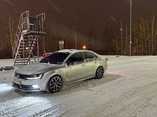 2015 Volkswagen Jetta VI Рестайлинг, серебристый, 950000 рублей, вид 3