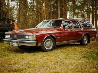 1984 Oldsmobile Custom Cruiser II, красный, 3000500 рублей, вид 5
