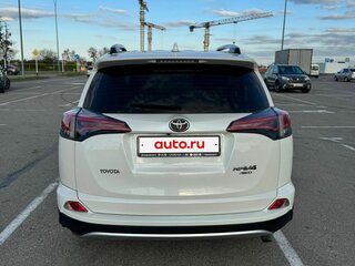 2017 Toyota RAV4 IV (XA40) Рестайлинг, белый, 2300000 рублей, вид 4