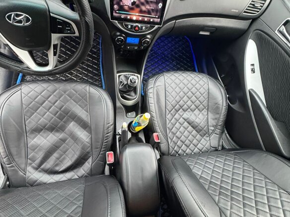 2012 Hyundai Solaris I, чёрный, 900000 рублей - вид 12