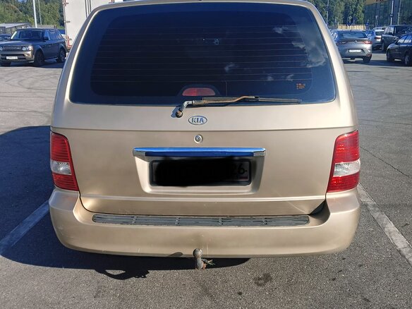 2004 Kia Carnival I Рестайлинг, бежевый, 620000 рублей - вид 4
