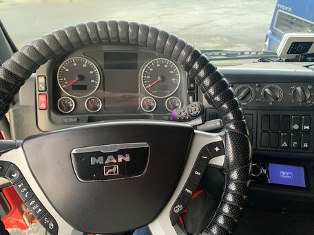 2008 MAN TGA, красный, 1800000 рублей, вид 4