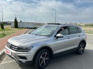 2017 Volkswagen Tiguan II, серебристый, 2390000 рублей, вид 2