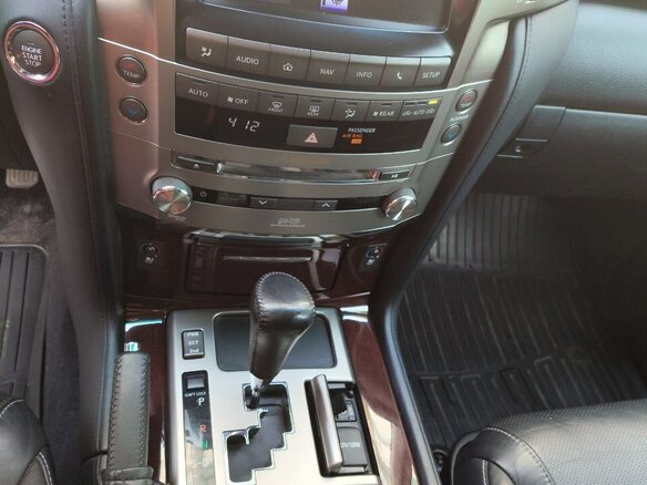 2012 Lexus LX 570 III, серебристый, 5000000 рублей - вид 15