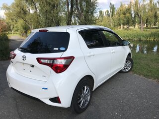 2019 Toyota Vitz III (XP130) Рестайлинг 2, белый, 1450000 рублей, вид 4