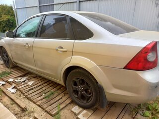 2010 Ford Focus II Рестайлинг, серебристый, 355000 рублей, вид 2