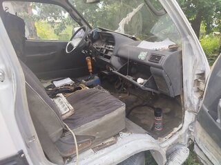 1993 Toyota HiAce H100, белый, 400000 рублей, вид 4