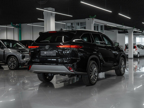 2026 Toyota Highlander IV (XU70), чёрный, 5900000 рублей - вид 4