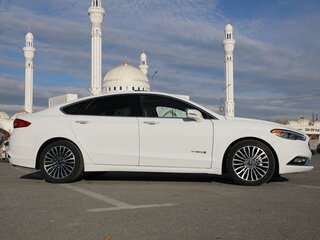 2017 Ford Fusion (North America) II Рестайлинг, белый, 2750000 рублей, вид 2