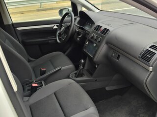 2014 Volkswagen Touran I Рестайлинг 2, белый, 690000 рублей, вид 5