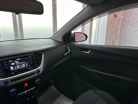 2018 Hyundai Solaris II, серый, 1265000 рублей - вид 25