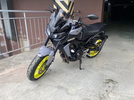 2018 Yamaha MT-09 (FZ-09), серый, 1050000 рублей, вид 3