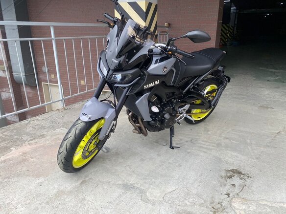 2018 Yamaha MT-09 (FZ-09), серый, 1050000 рублей - вид 2