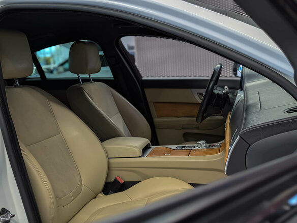 2014 Jaguar XF I Рестайлинг, белый, 1350000 рублей - вид 36