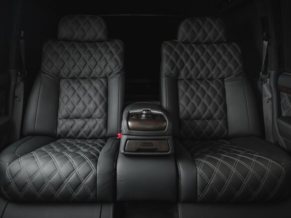 2017 Toyota Land Cruiser 200 Series Рестайлинг 2, чёрный - вид 4