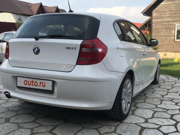 2010 BMW 1 серии 116i I (E81/E82/E87/E88) Рестайлинг, белый - вид 2