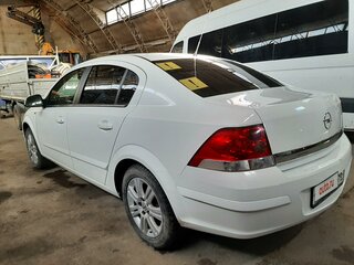2011 Opel Astra H Рестайлинг, белый, 600000 рублей, вид 3