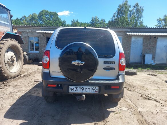 2013 Chevrolet Niva I Рестайлинг, серебристый, 710000 рублей - вид 3