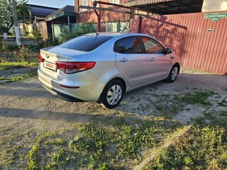 2016 Kia Rio III Рестайлинг, серый, 790000 рублей, вид 3