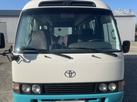 2013 Toyota Coaster, белый, 4500000 рублей, вид 2