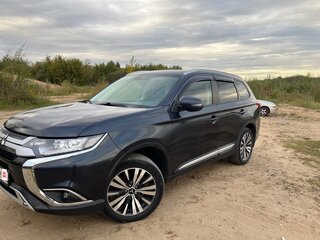 2019 Mitsubishi Outlander III Рестайлинг 3, синий, 2150000 рублей, вид 2