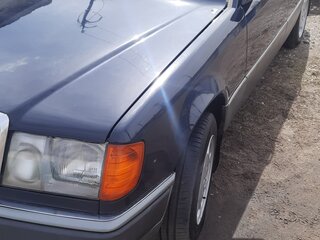 1990 Mercedes-Benz W124 200, синий, 350000 рублей, вид 1