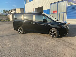 2015 Toyota Voxy III (R80), чёрный, 2200000 рублей, вид 2