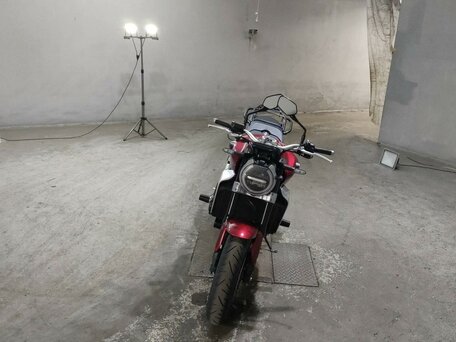 2018 Honda CB 1000R, красный, 1099000 рублей, вид 3