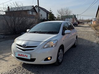 2006 Toyota Belta I, белый, 710000 рублей, вид 2
