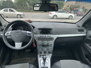 2010 Opel Astra H Рестайлинг, серебристый, 610000 рублей, вид 4